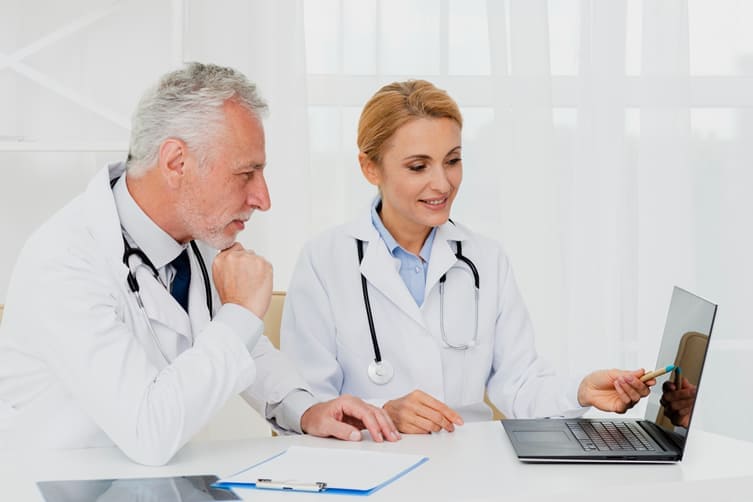 Terminais e Totens de Autoatendimento para Hospitáis / Clínicas